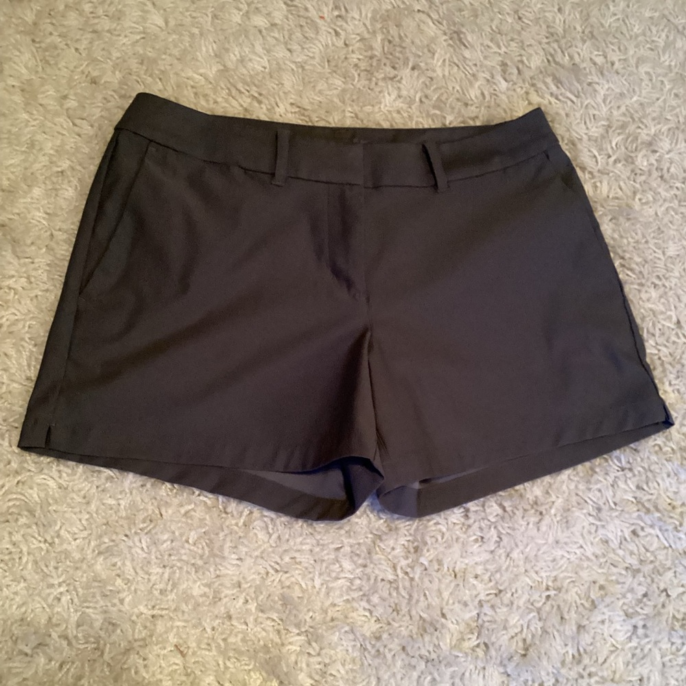 Nike Dri-fit golf shorts, gray, size 6 womens